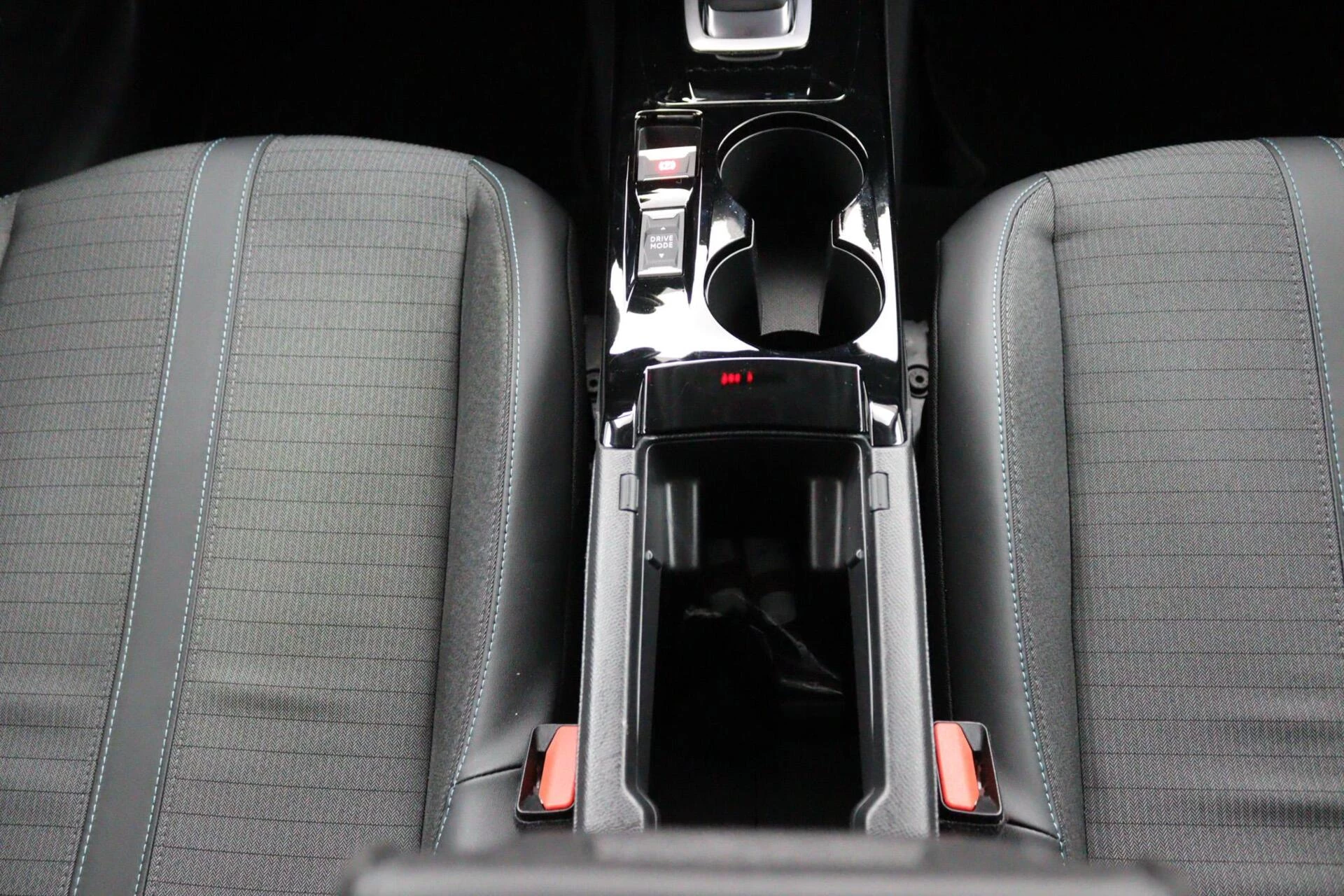 Hoofdafbeelding Peugeot e-208