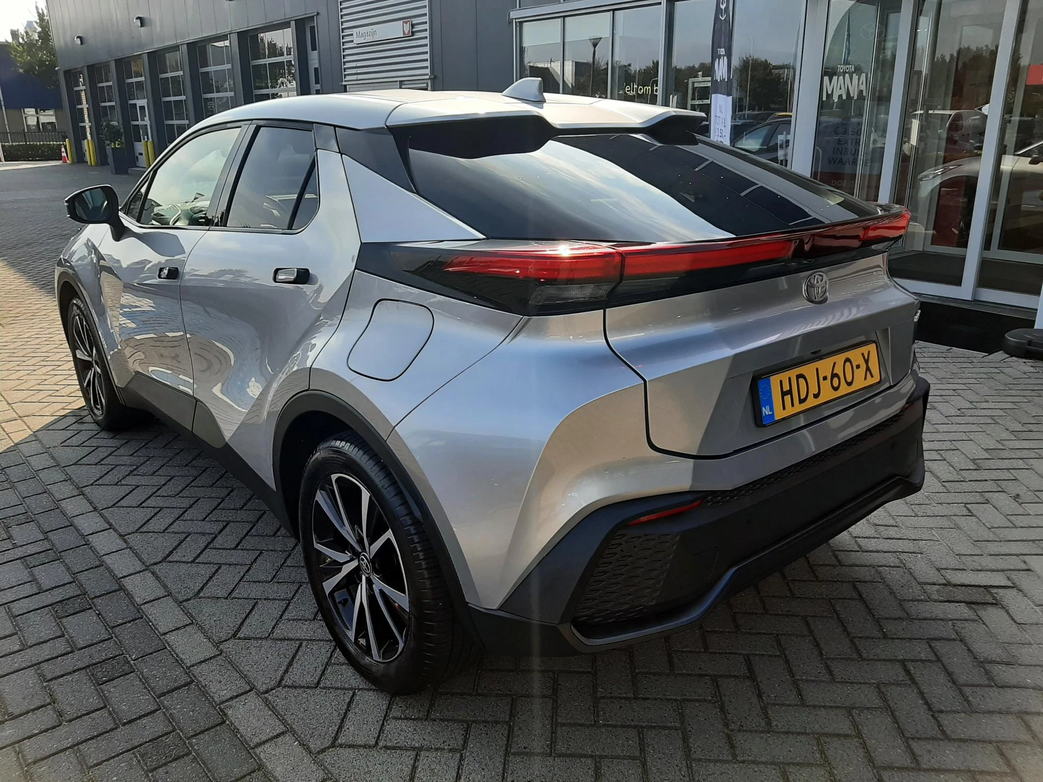 Hoofdafbeelding Toyota C-HR