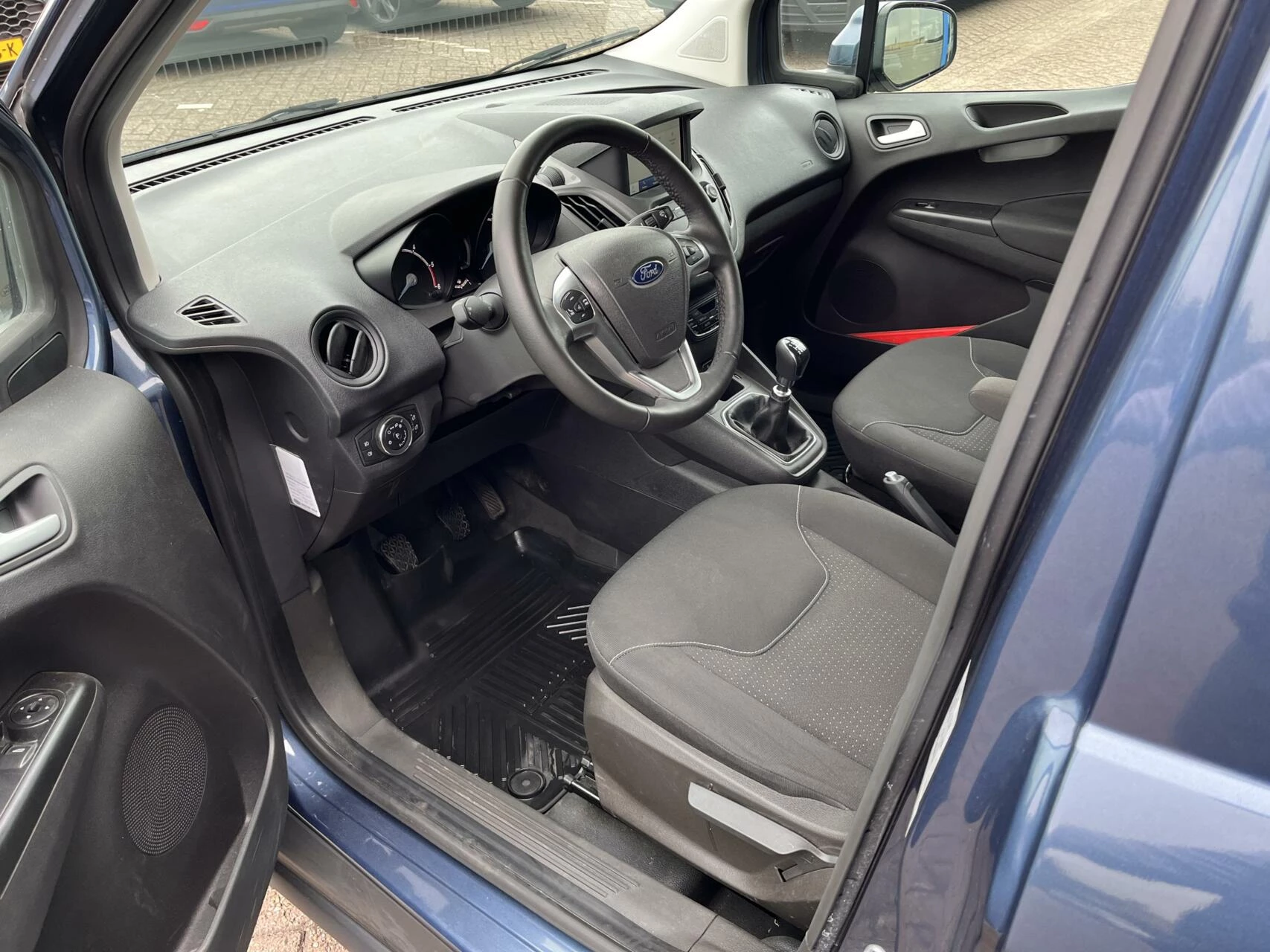 Hoofdafbeelding Ford Transit Courier