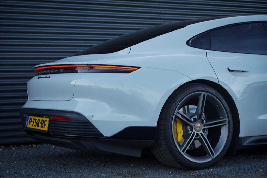 Hoofdafbeelding Porsche Taycan