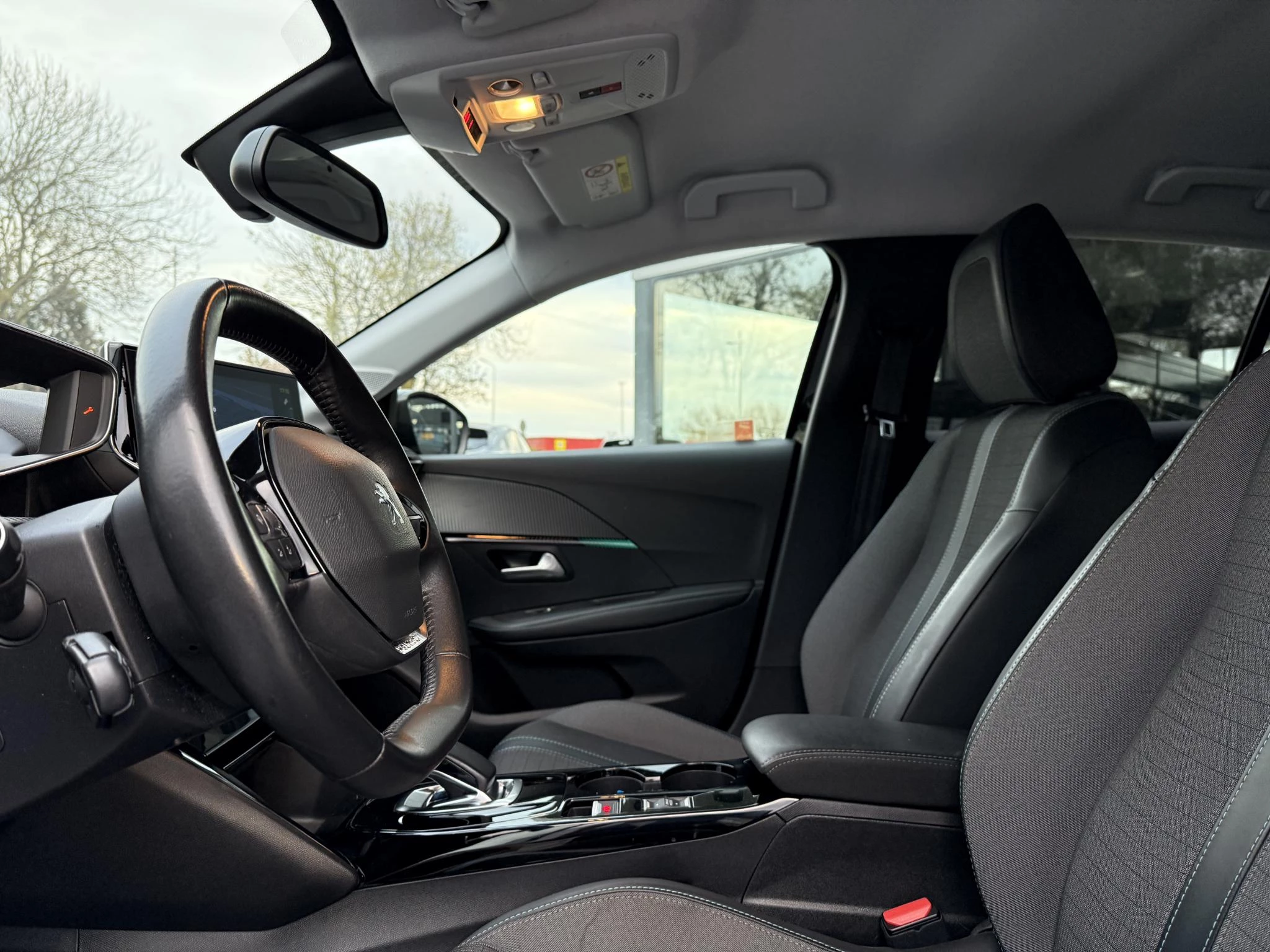 Hoofdafbeelding Peugeot e-208