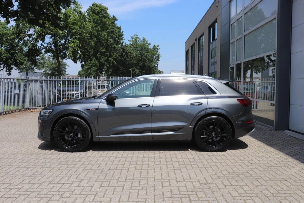 Hoofdafbeelding Audi e-tron