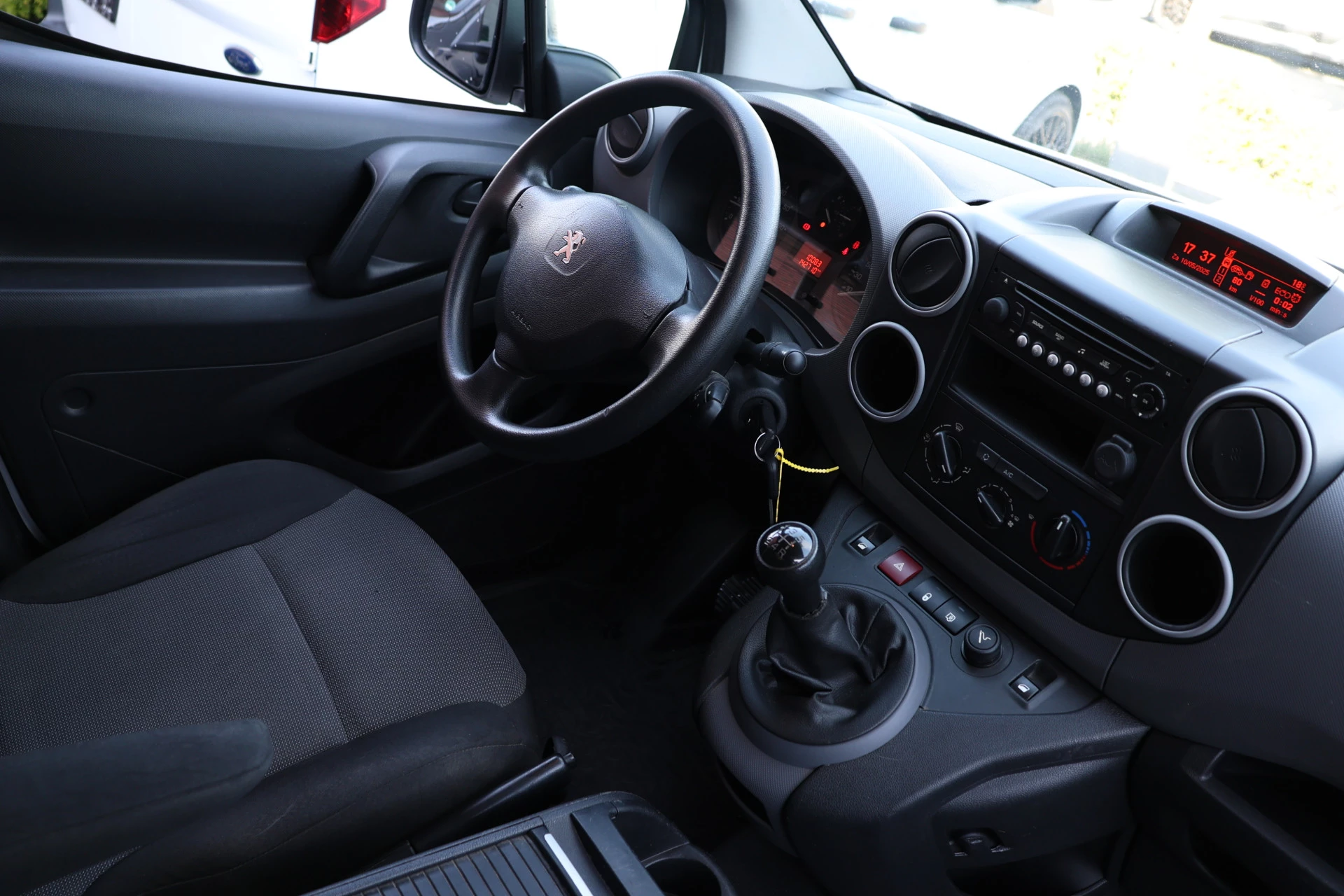 Hoofdafbeelding Peugeot Partner