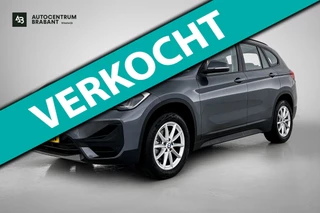 BMW X1 SDrive18i Executive Edition (GROOT-NAVIGATIE, CARPLAY, CAMERA, HEAD-UP, CLIMA, 1e EIGENAAR, GOED ONDERHOUDEN)