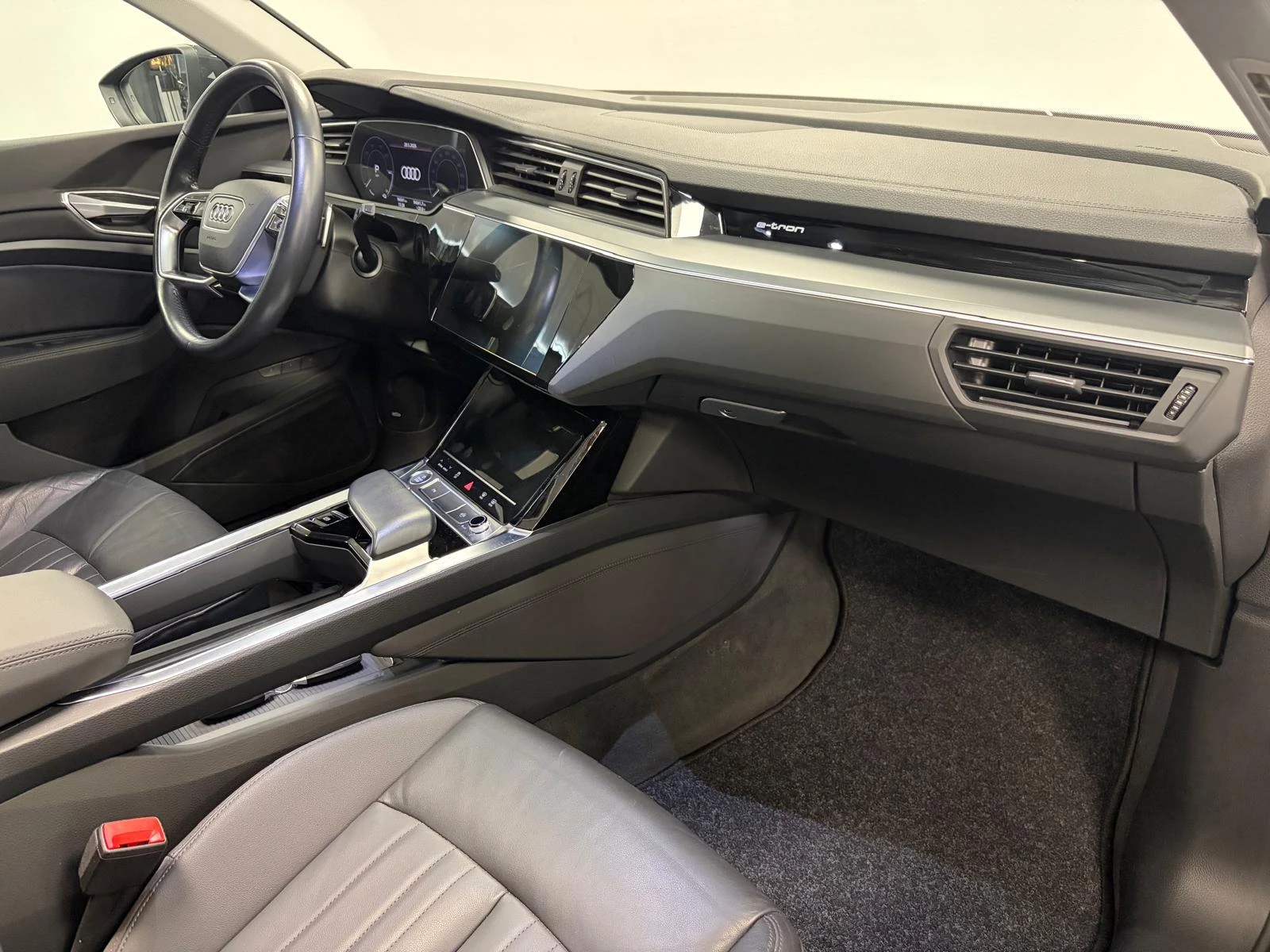 Hoofdafbeelding Audi e-tron