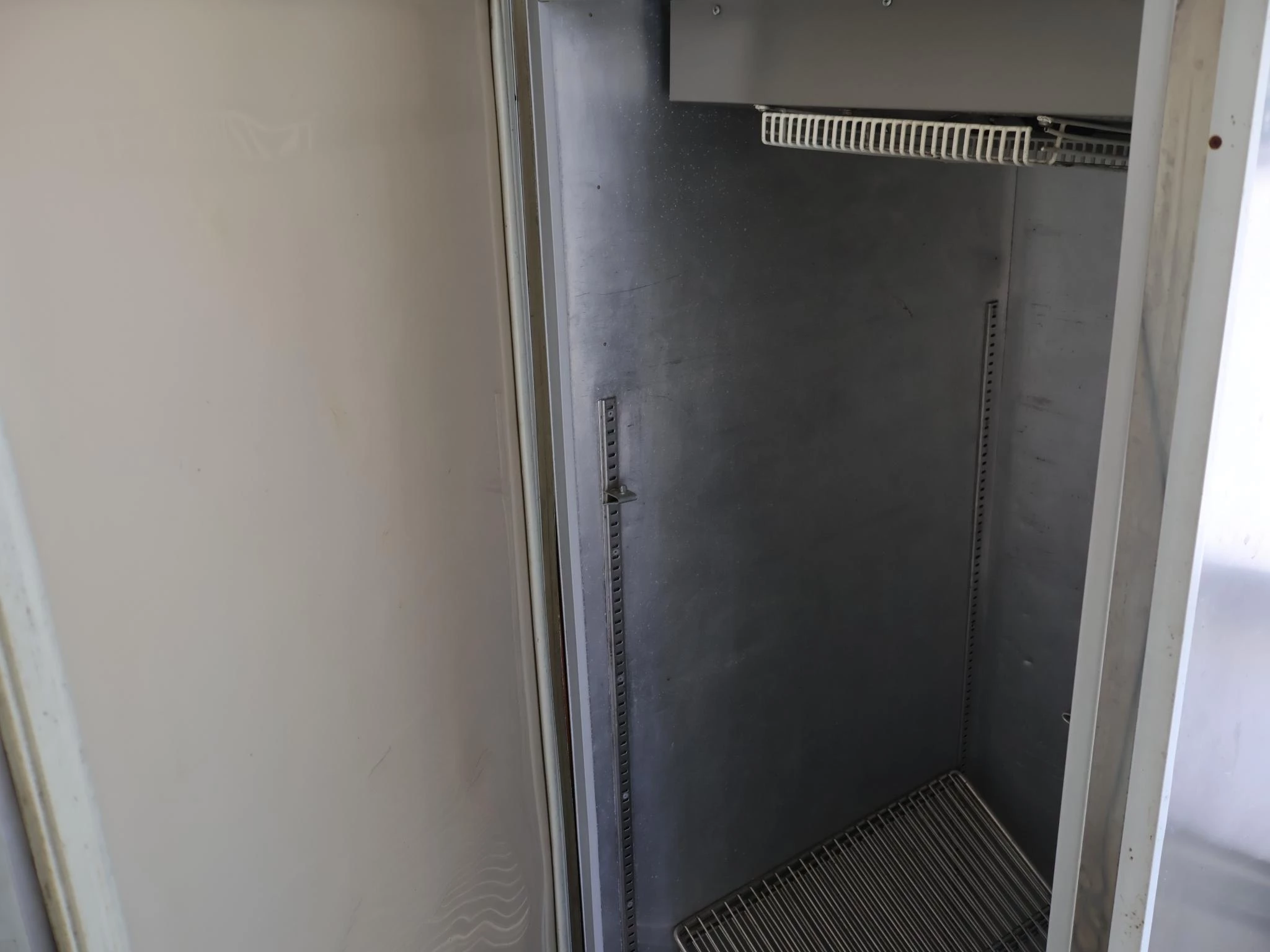 Hoofdafbeelding Dutch trailers DT13H VERKOOPWAGEN AANHANGER MET VERKOOPKLEP