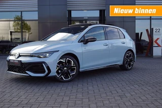 Volkswagen Golf R-line 1.5 eTSI 150pk DSG facelift Black style/ Panodak /IQ Matrix LED /Head-up/Park-assist plus