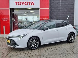 Hoofdafbeelding Toyota Corolla Toyota Corolla Hybrid 140 GR Sport SCHUIF/KANTELDAK SPORTIEVE UITSTRALING PARKEERSENSOREN