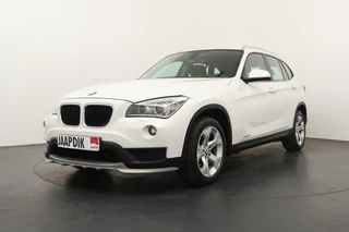 BMW X1 BWJ 2015 | sDrive20i 184PK Executive AUTOMAAT | NAVI | CLIMA | TREKHAAK | CRUISE | PDC | LICHTMETAAL |