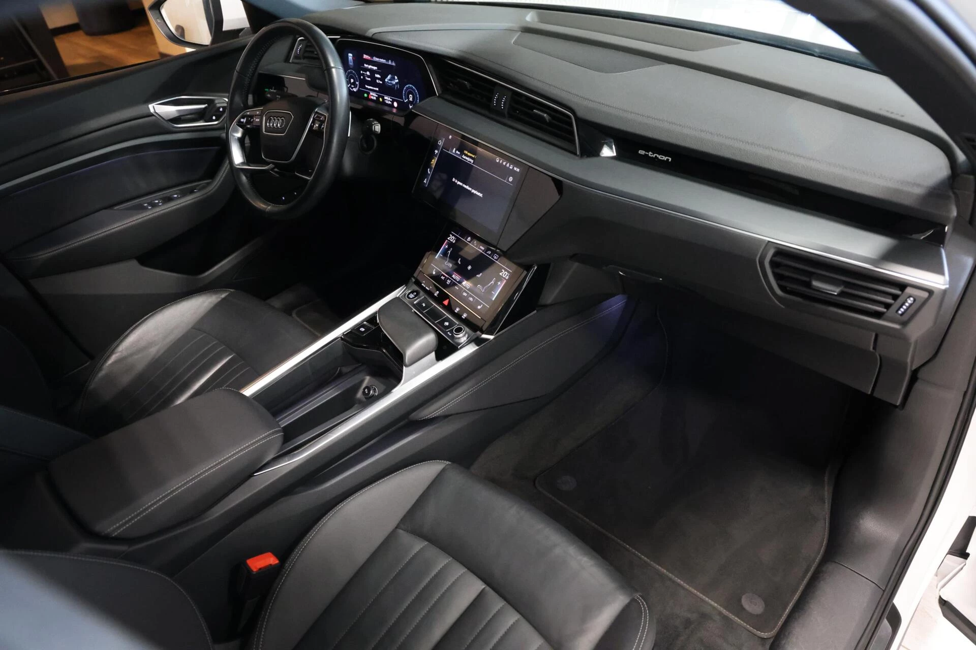 Hoofdafbeelding Audi e-tron