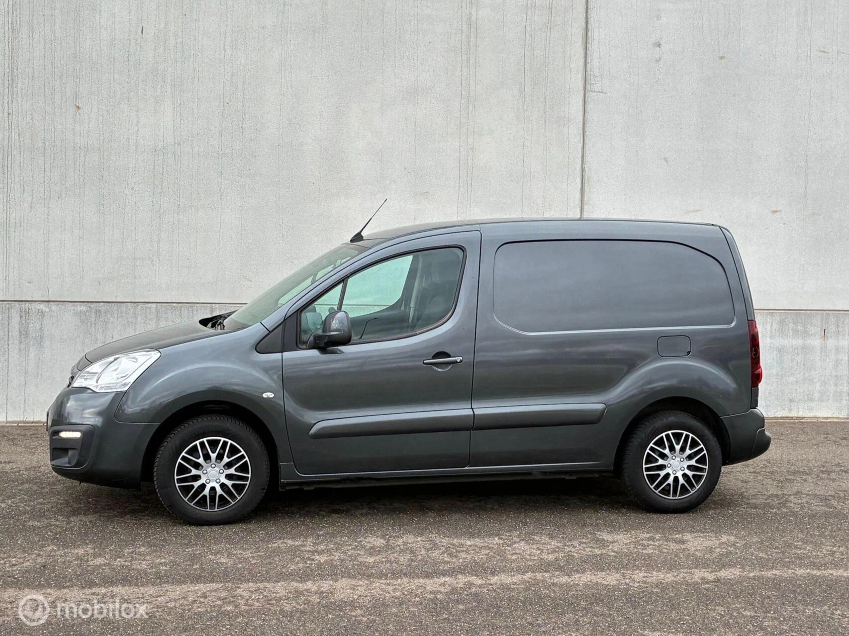 Hoofdafbeelding Peugeot Partner