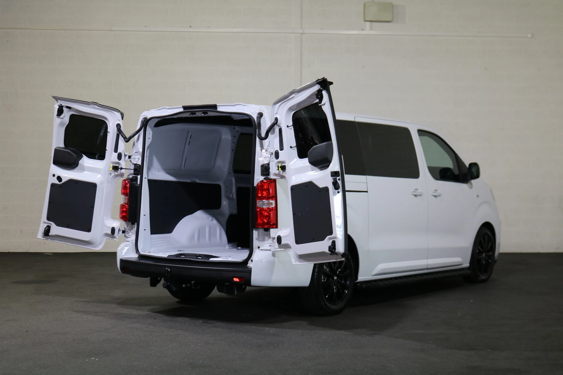 Hoofdafbeelding Peugeot e-Expert