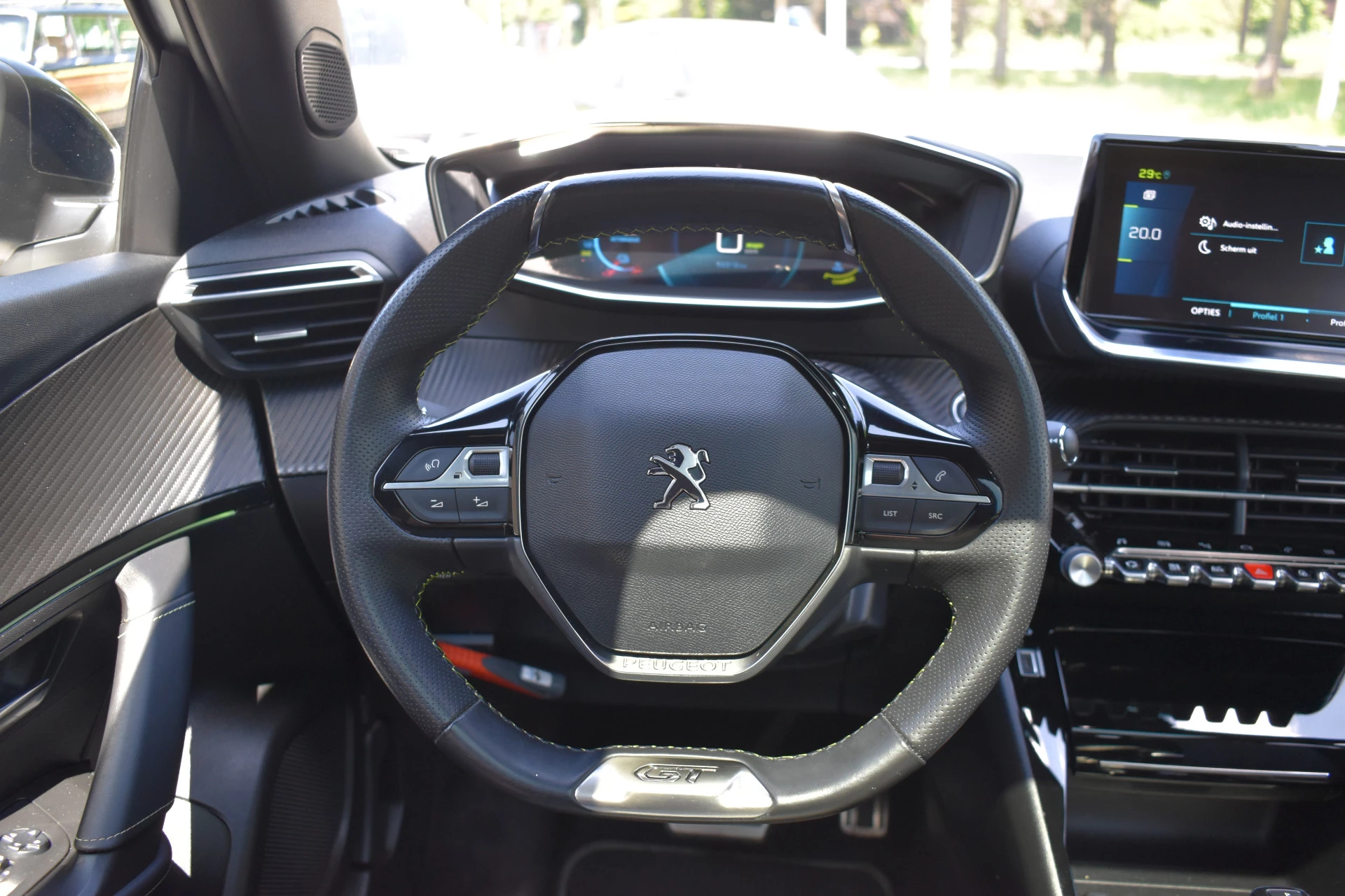 Hoofdafbeelding Peugeot e-2008