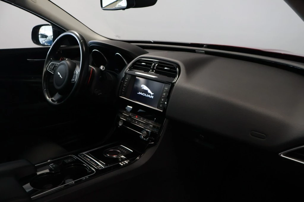 Hoofdafbeelding Jaguar XE