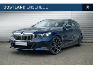 Hoofdafbeelding BMW 5 Serie BMW 5 Serie Touring 550e xDrive M Sport Automaat / Panoramadak / Trekhaak / Adaptief onderstel professional / Stoelventilatie / Adaptieve LED / Stoelverwarming / Live Cockpit Professional