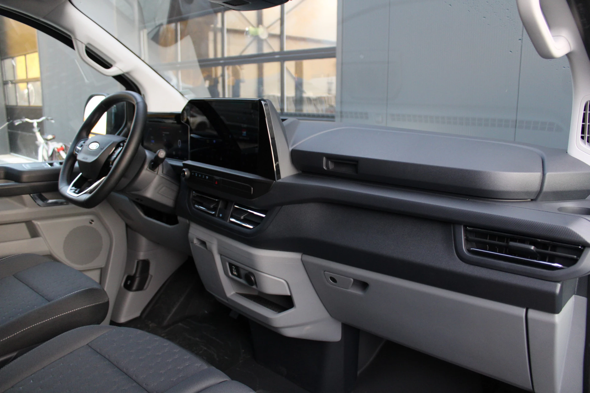 Hoofdafbeelding Ford E-Transit Custom