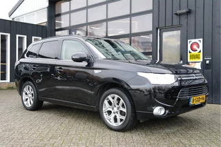 Mitsubishi Outlander 2.0 PHEV instyle | NL-Auto | Leder | Schuifdak | Trekhaak | Stoelverwarming