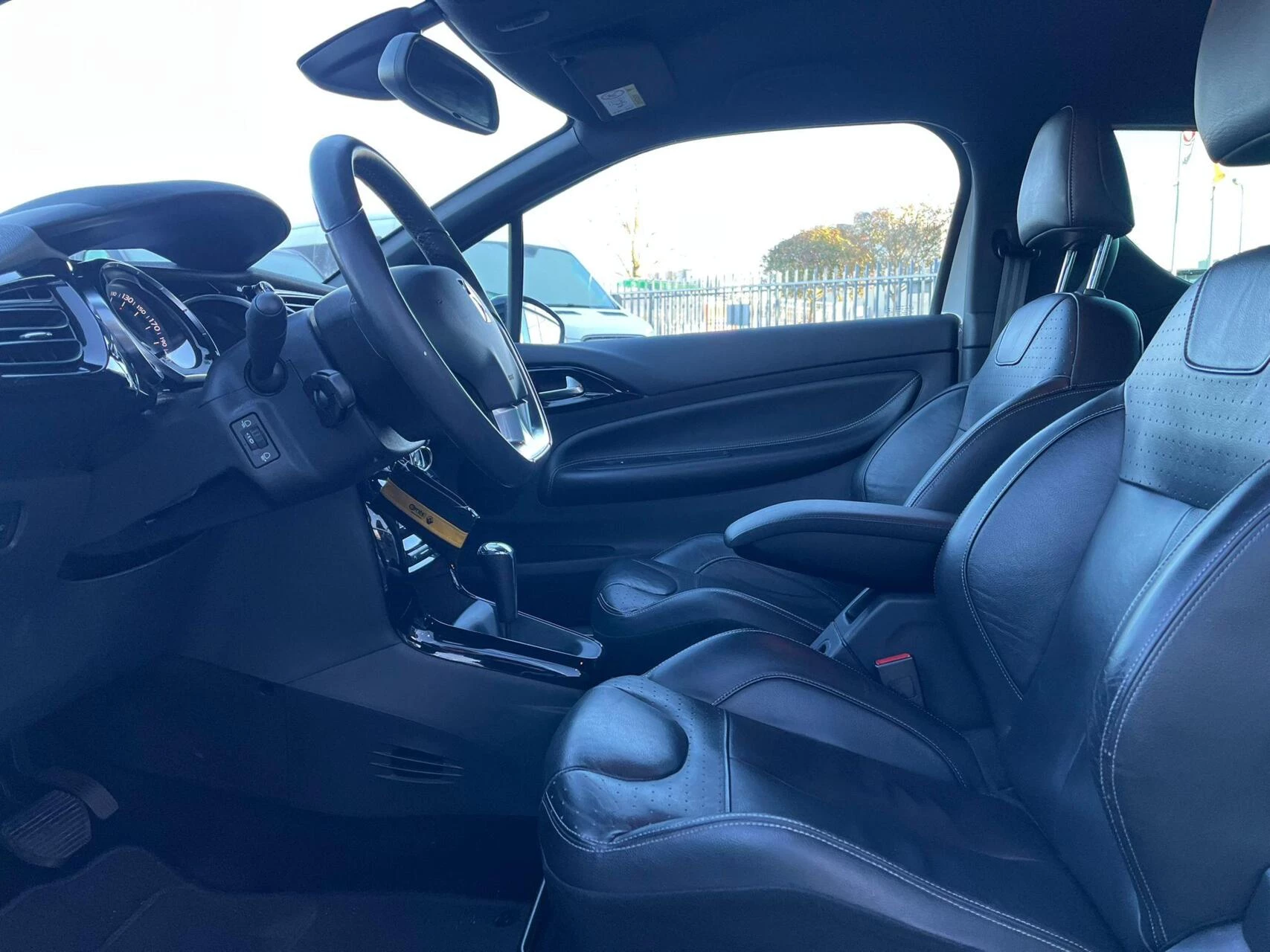 Hoofdafbeelding DS DS 3