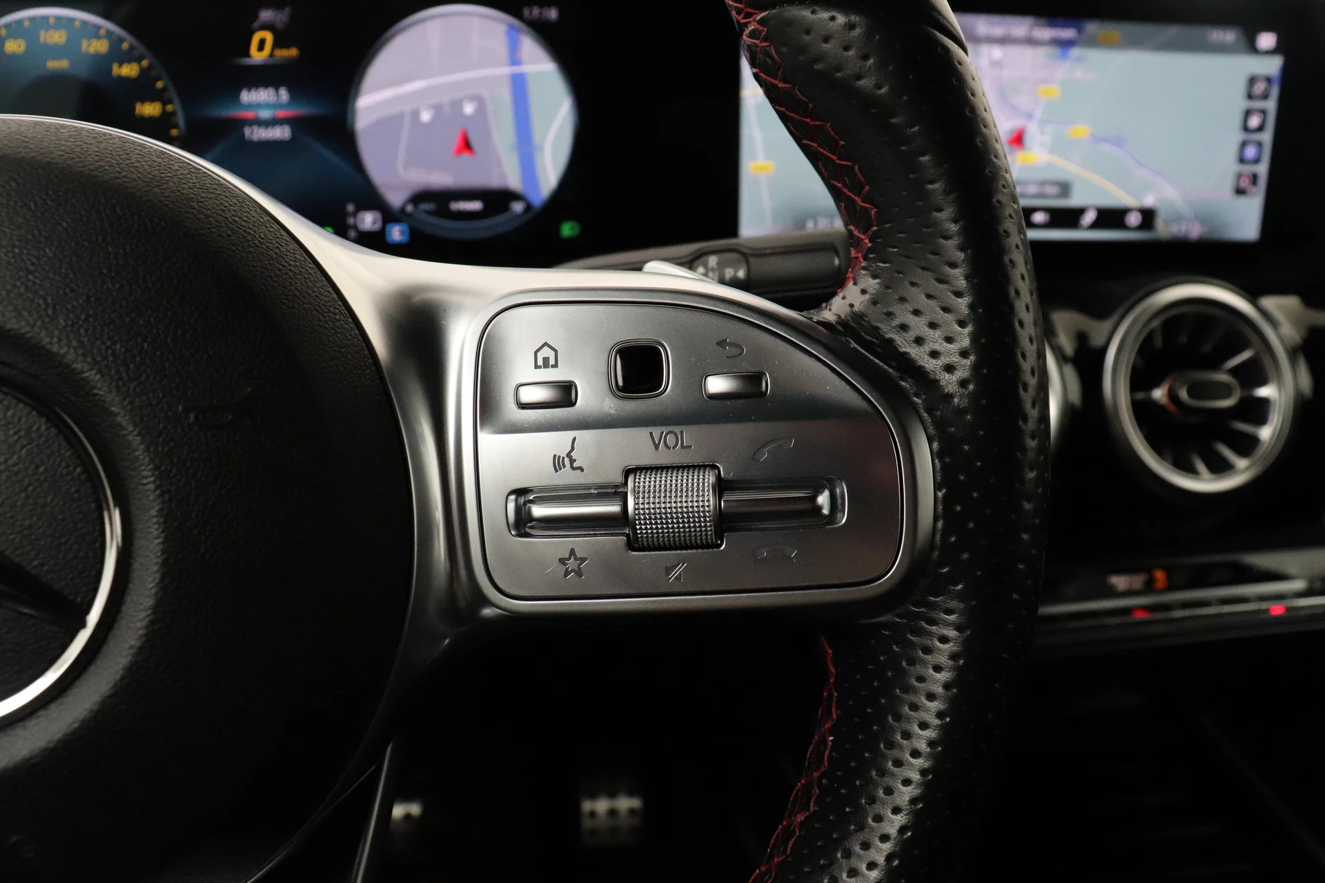 Hoofdafbeelding Mercedes-Benz EQA