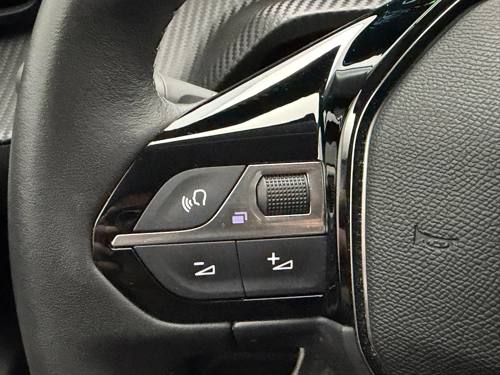 Hoofdafbeelding Peugeot e-208