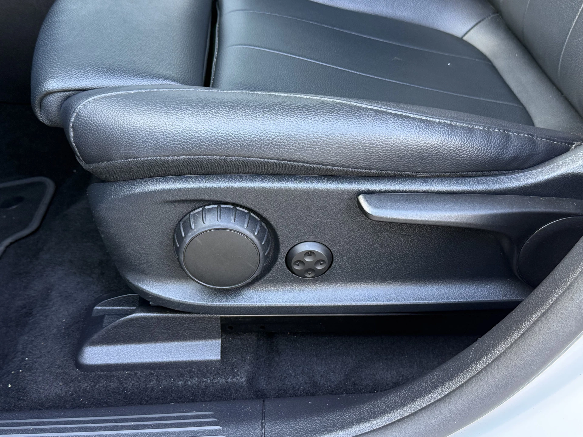 Hoofdafbeelding Mercedes-Benz EQA