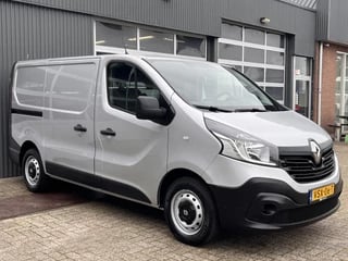 Renault Trafic 1.6 dCi T27 L1H1 Airco Cruise control Bleutooth telefoon voorbereiding Parkeersensoren achter Schuifdeur rechts Betimmering in laadruimte ex overheid Euro 6