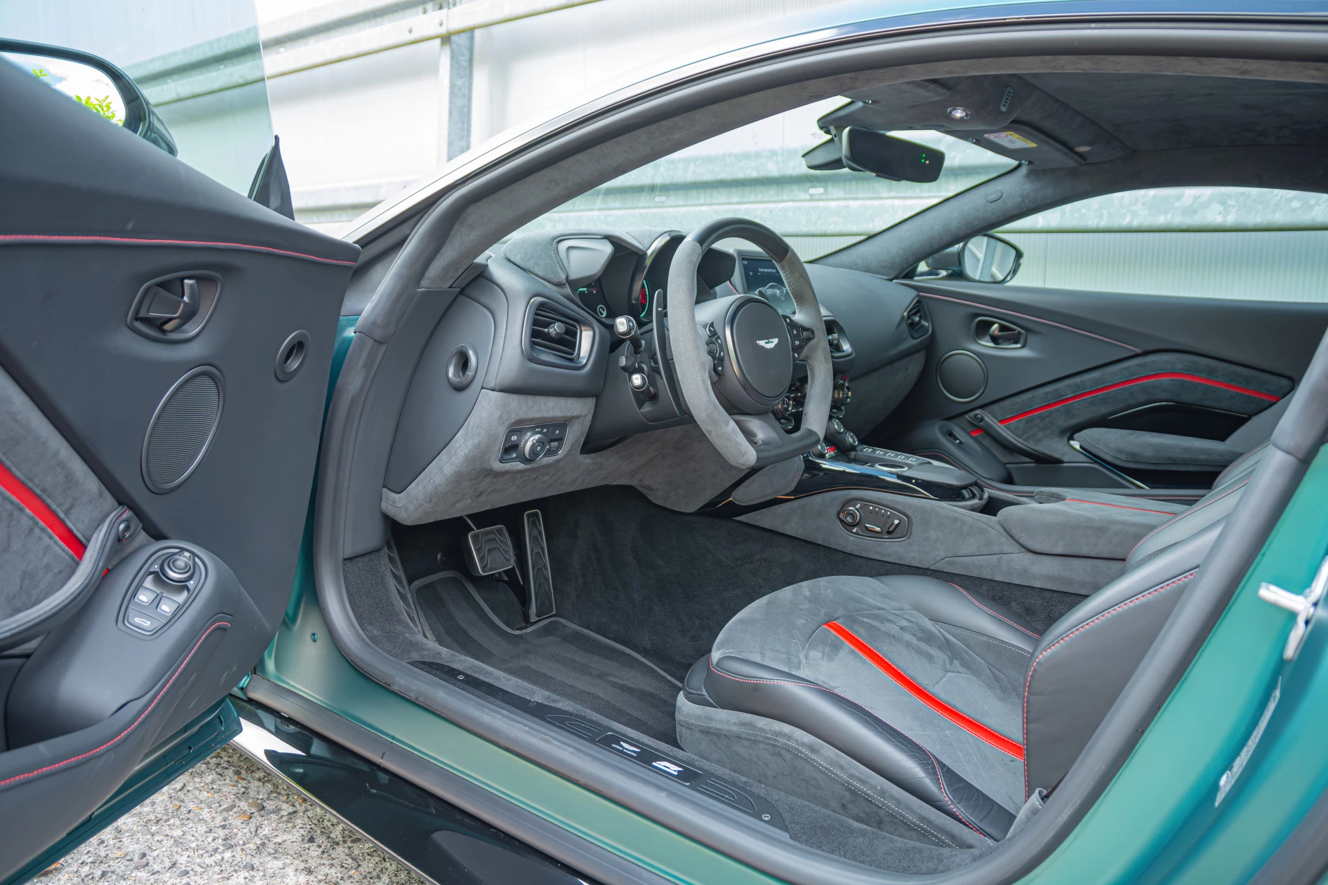 Hoofdafbeelding Aston Martin V8 Vantage