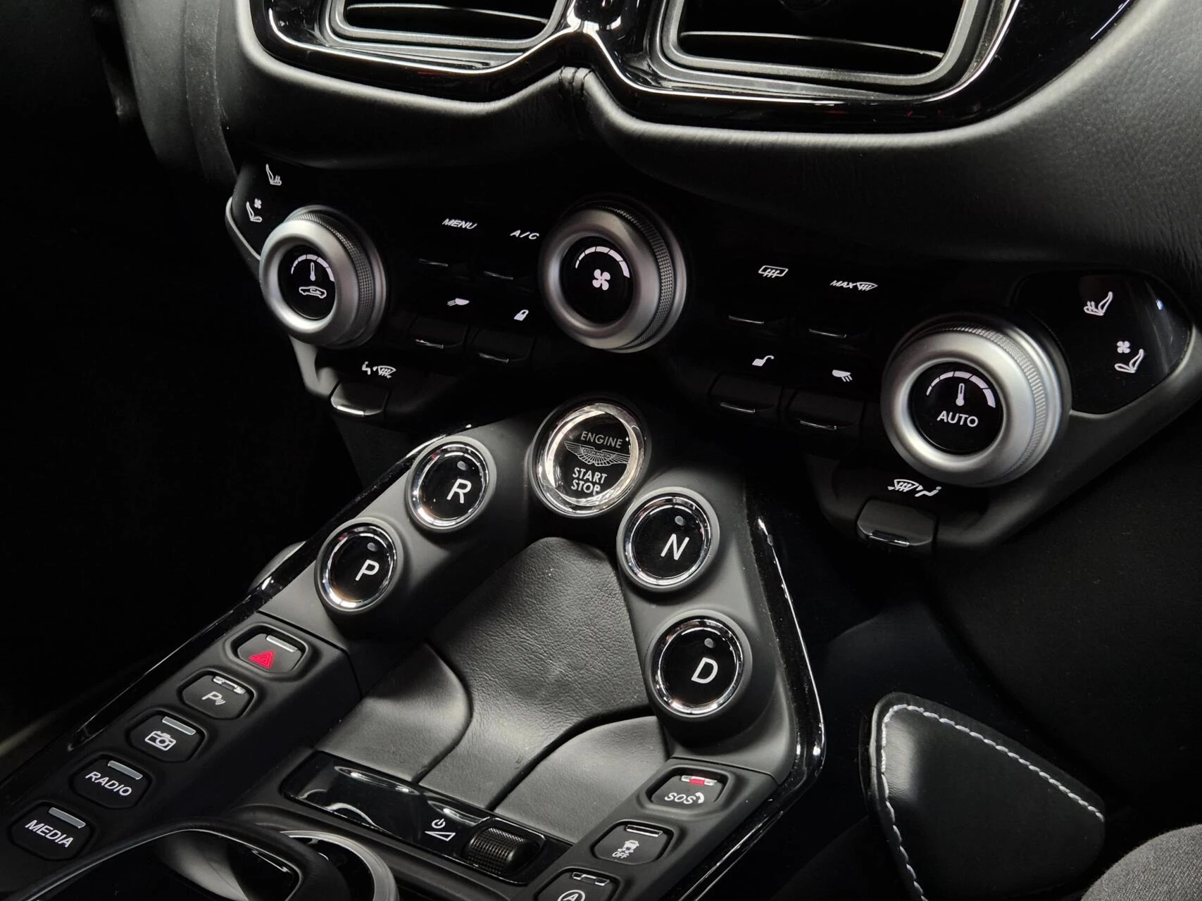 Hoofdafbeelding Aston Martin V8 Vantage