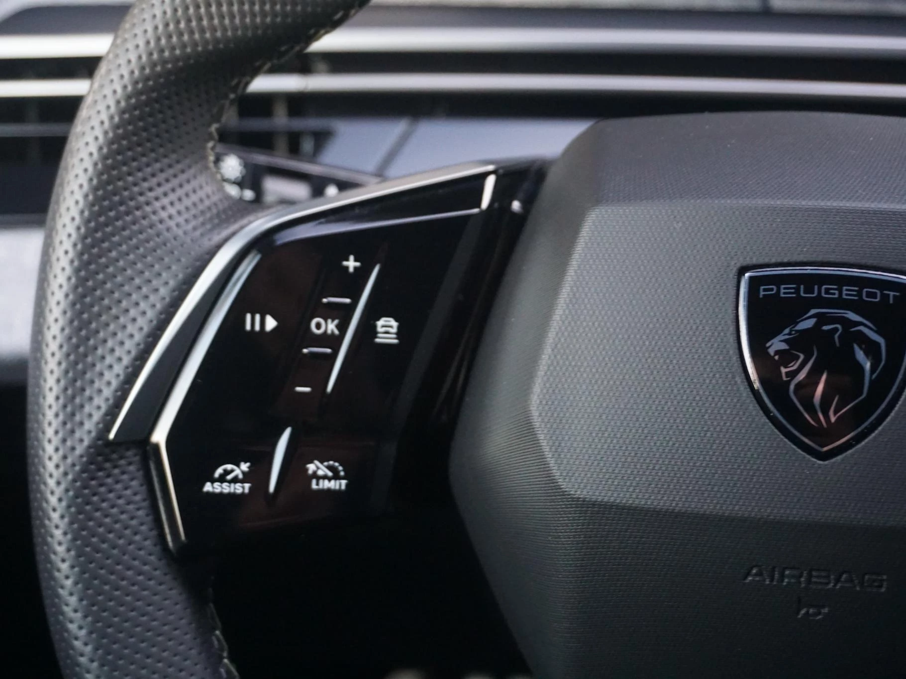 Hoofdafbeelding Peugeot e-3008