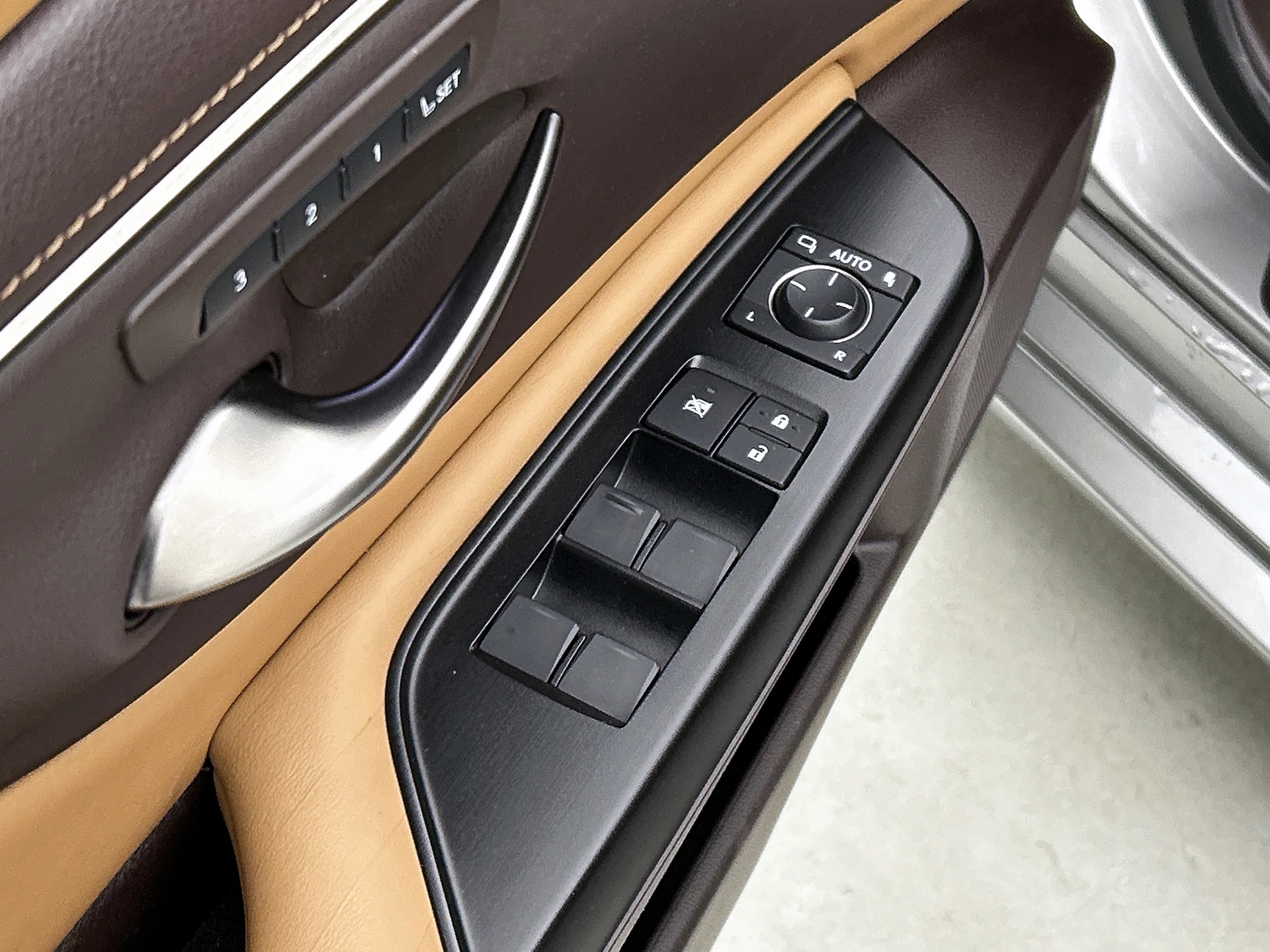 Hoofdafbeelding Lexus ES