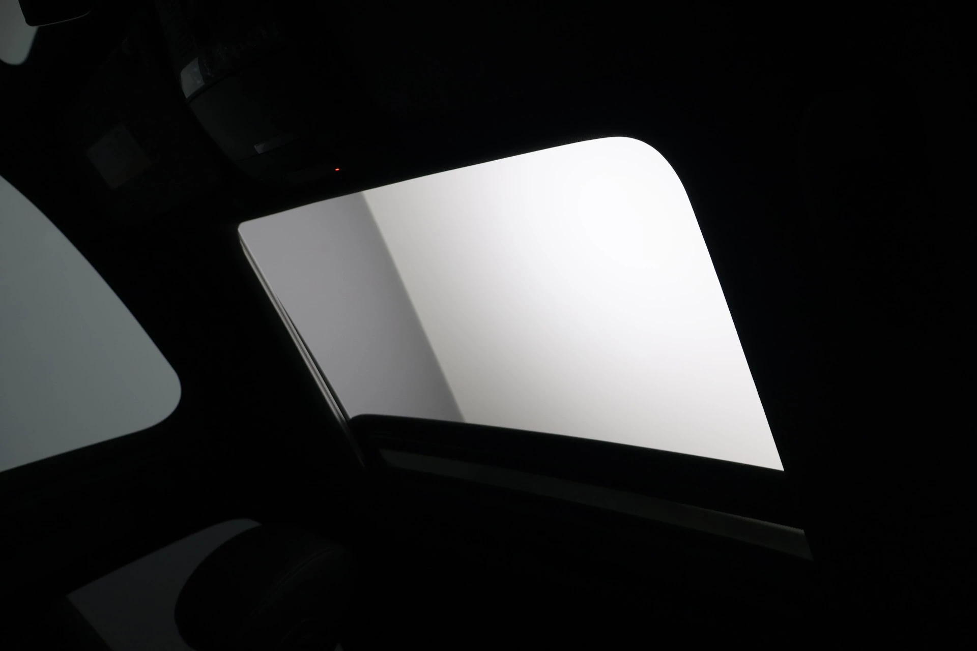 Hoofdafbeelding Mercedes-Benz EQC