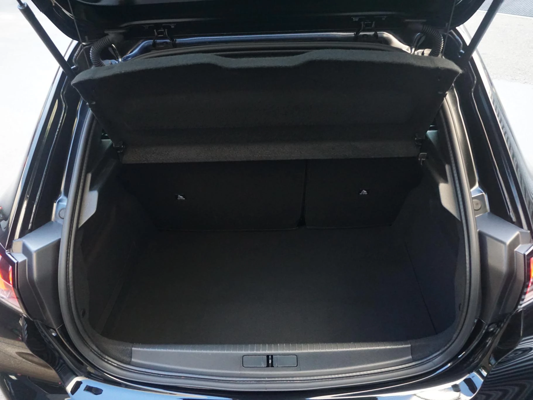 Hoofdafbeelding Peugeot e-208