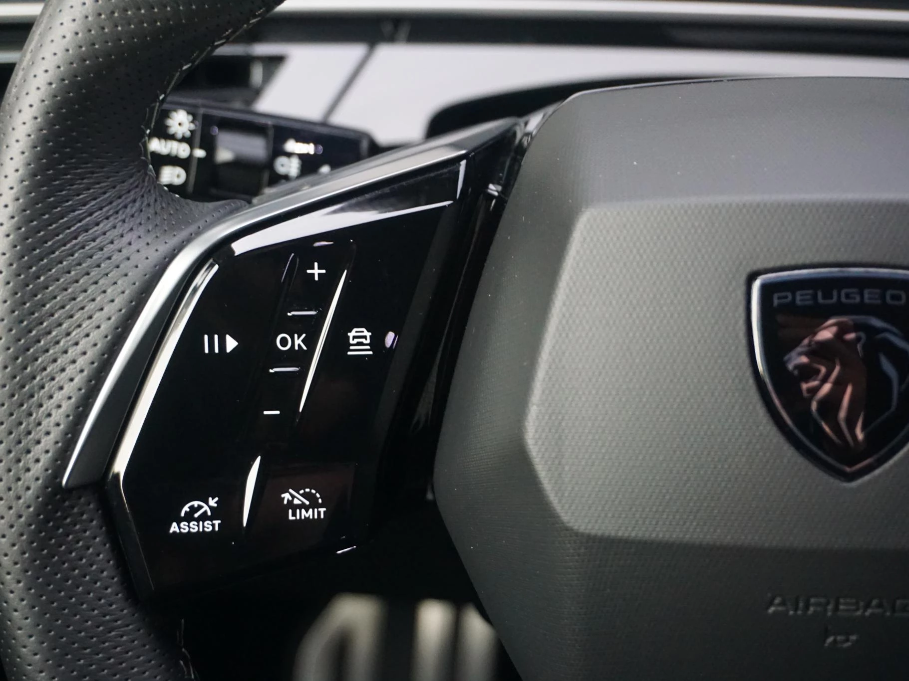 Hoofdafbeelding Peugeot e-3008