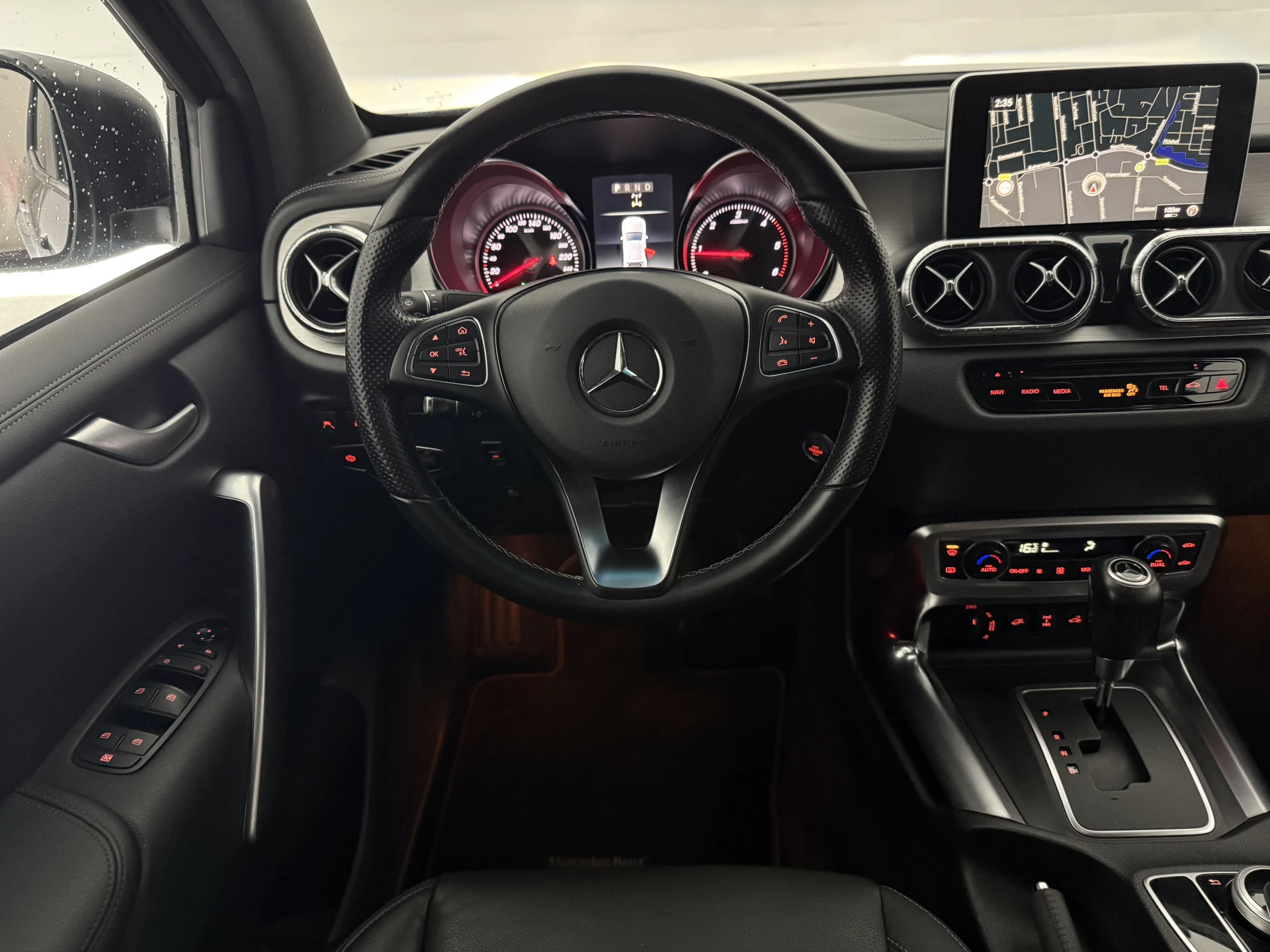 Hoofdafbeelding Mercedes-Benz X-Klasse