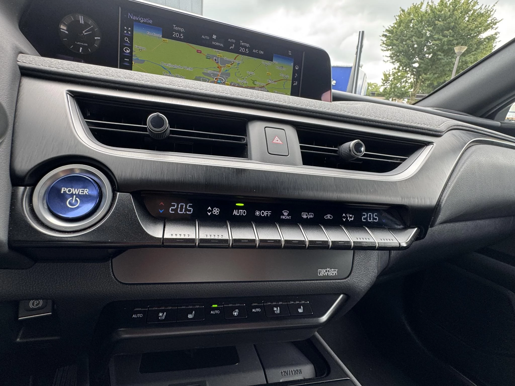 Hoofdafbeelding Lexus UX