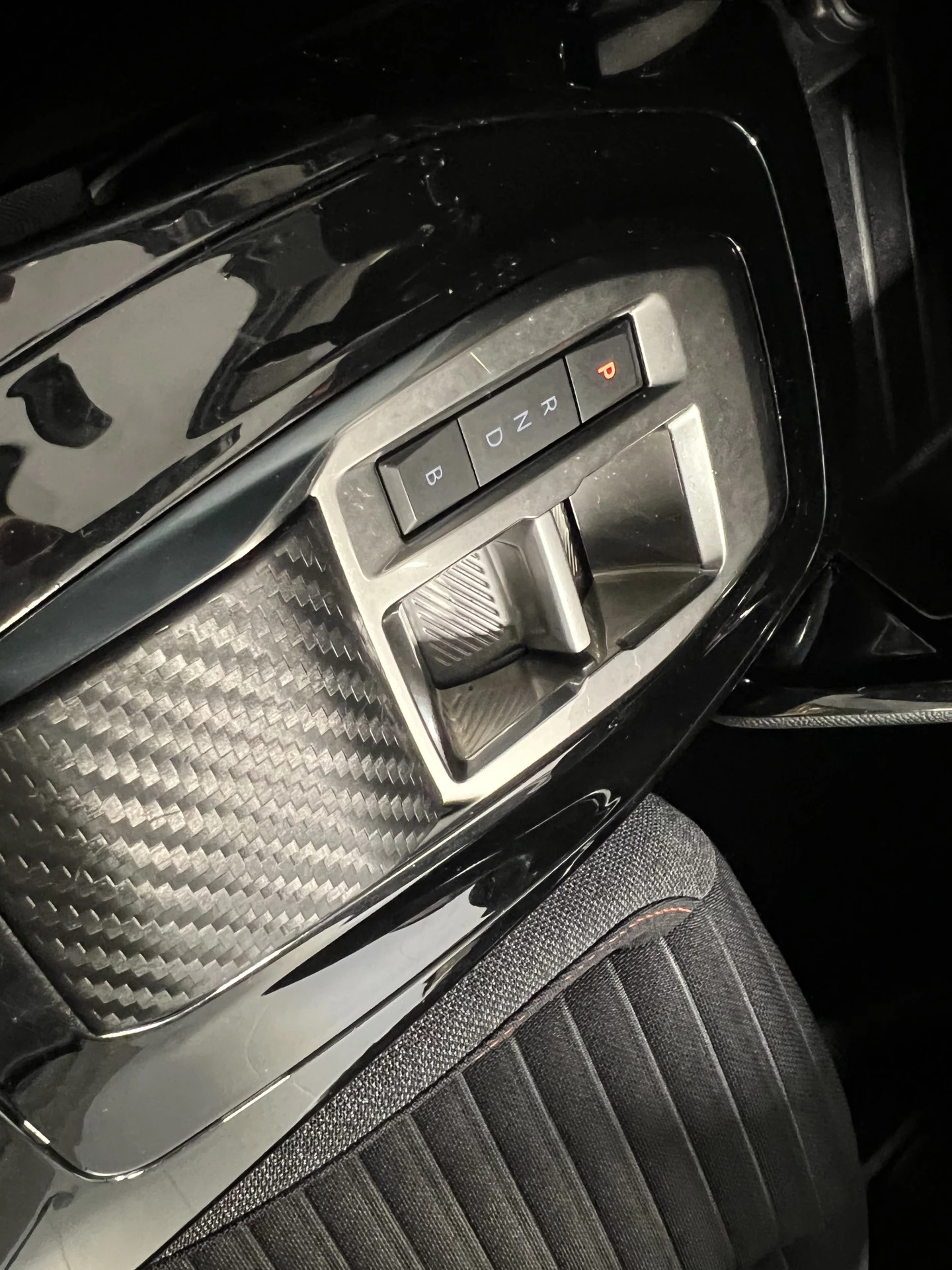 Hoofdafbeelding Peugeot e-208