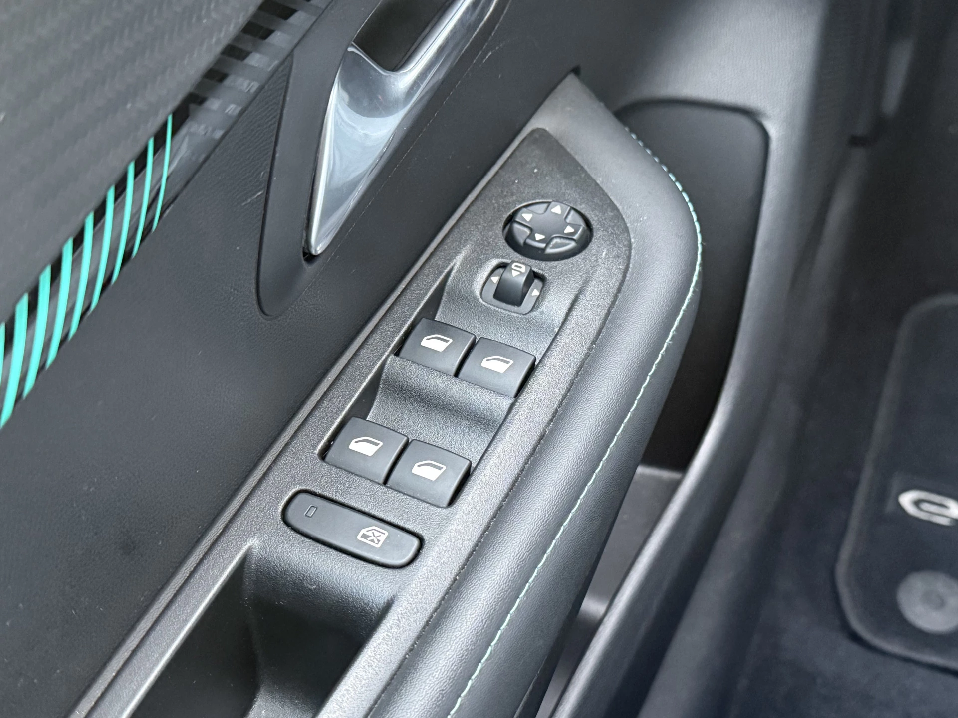 Hoofdafbeelding Peugeot e-208