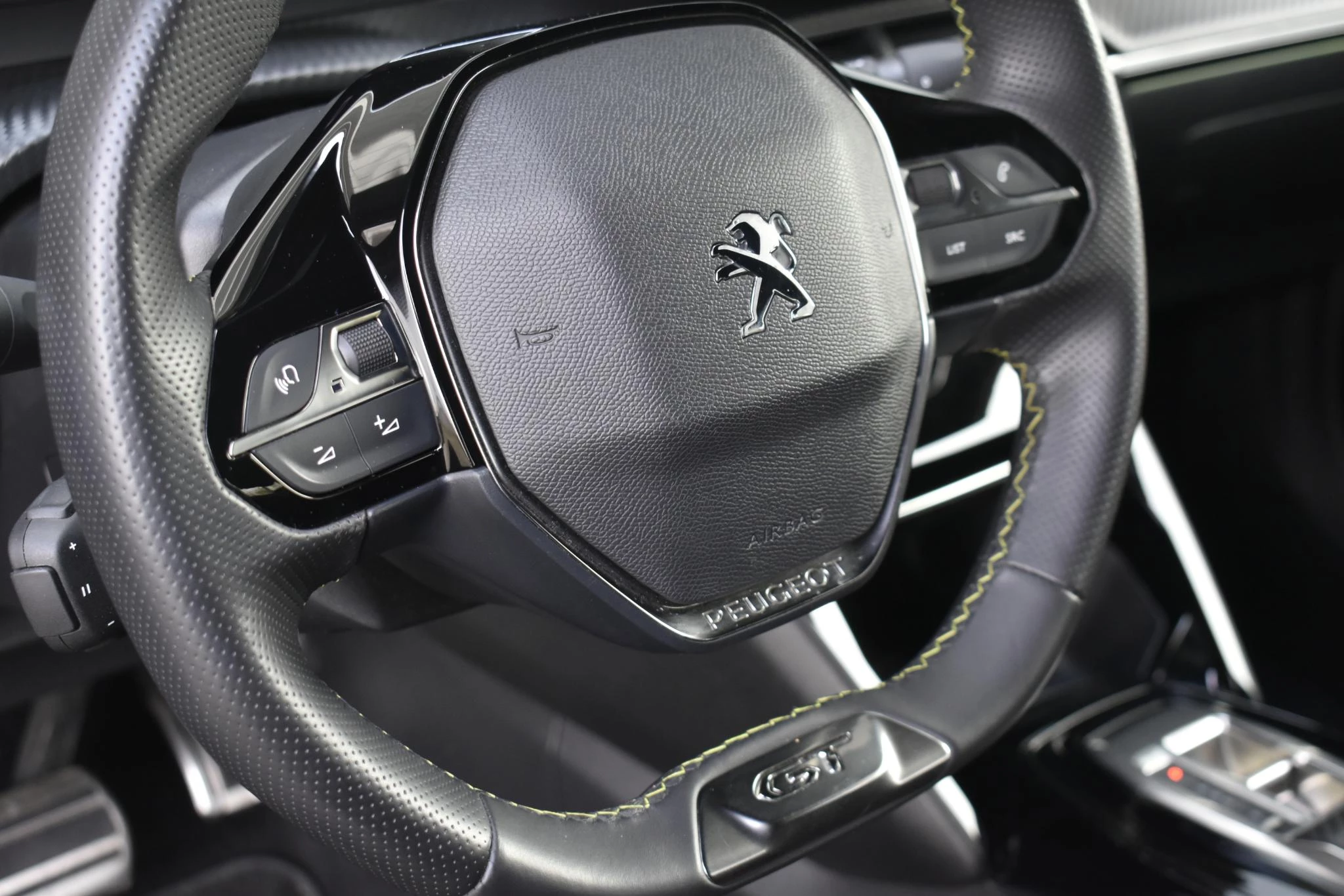 Hoofdafbeelding Peugeot e-2008