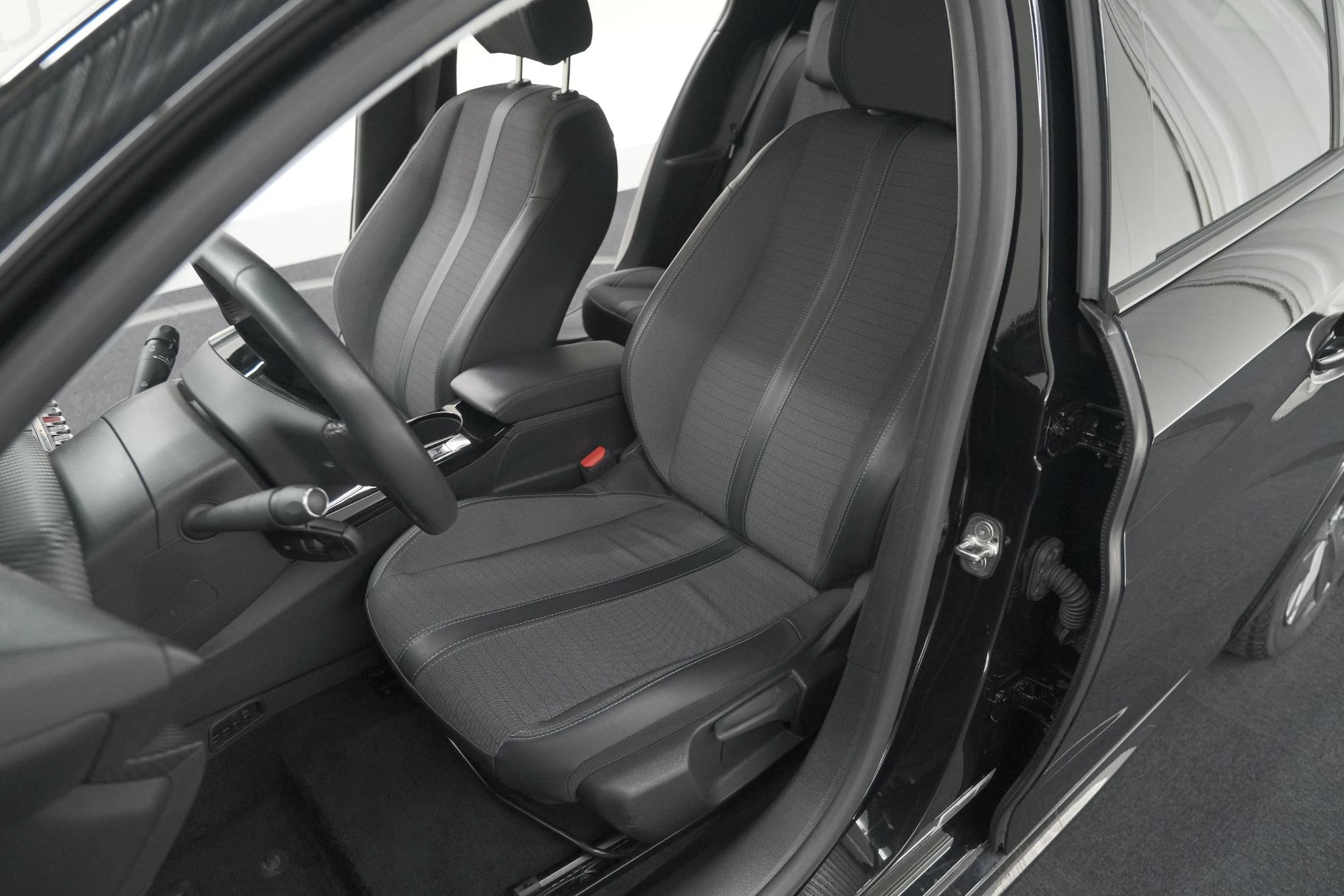 Hoofdafbeelding Peugeot e-208