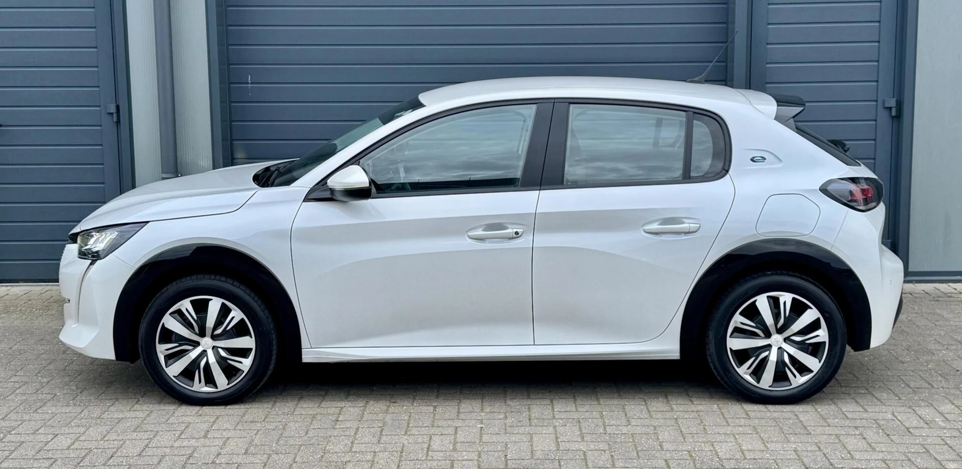 Hoofdafbeelding Peugeot e-208