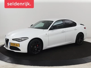 Hoofdafbeelding Alfa Romeo Giulia Alfa Romeo Giulia 2.0T Sprint | Leder | Adaptive cruise |  Stoel & stuurverwarming | Trekhaak | Camera | Sportstoelen | Keyless | Carplay | Bi-Xenon | Climate control | Navigatie