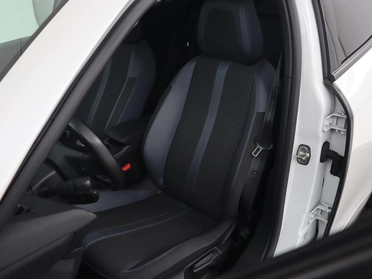 Hoofdafbeelding Peugeot e-2008