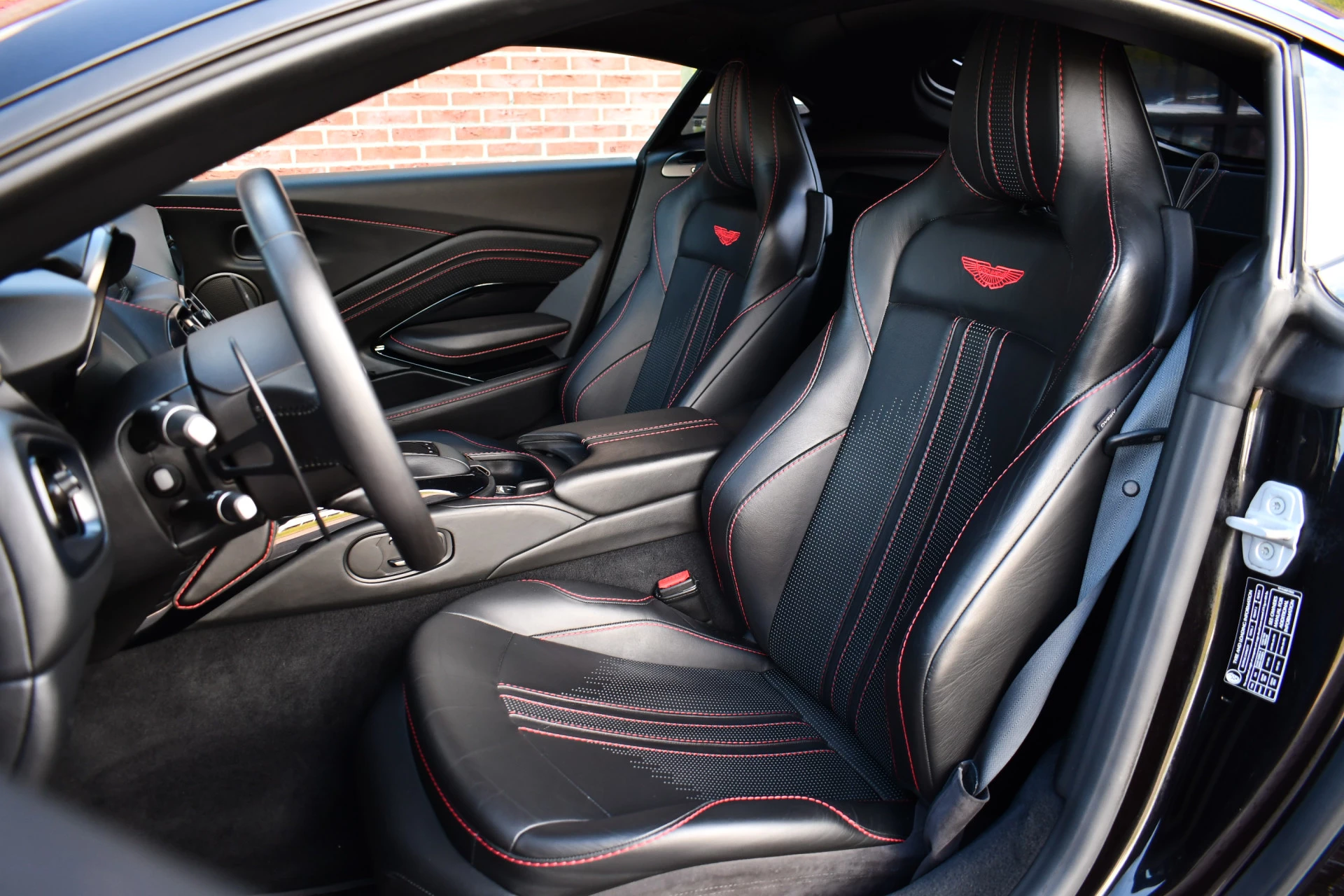 Hoofdafbeelding Aston Martin V8 Vantage