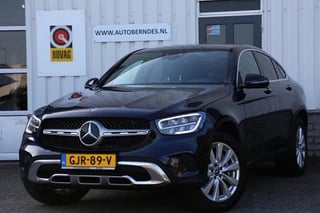 Mercedes-Benz GLC Coupé 300e PHEV Plug in hybride 4MATIC*Perfect Onderh.*1ste Eig*BTW*ACC/Dodehoek/Sfeer/LED/Camera/Elek. Klep/Keyless Entry+Go/Stoelverw./Memorie/Apple Carplay-Android/Parkeersens.V+A/19 inch LM*