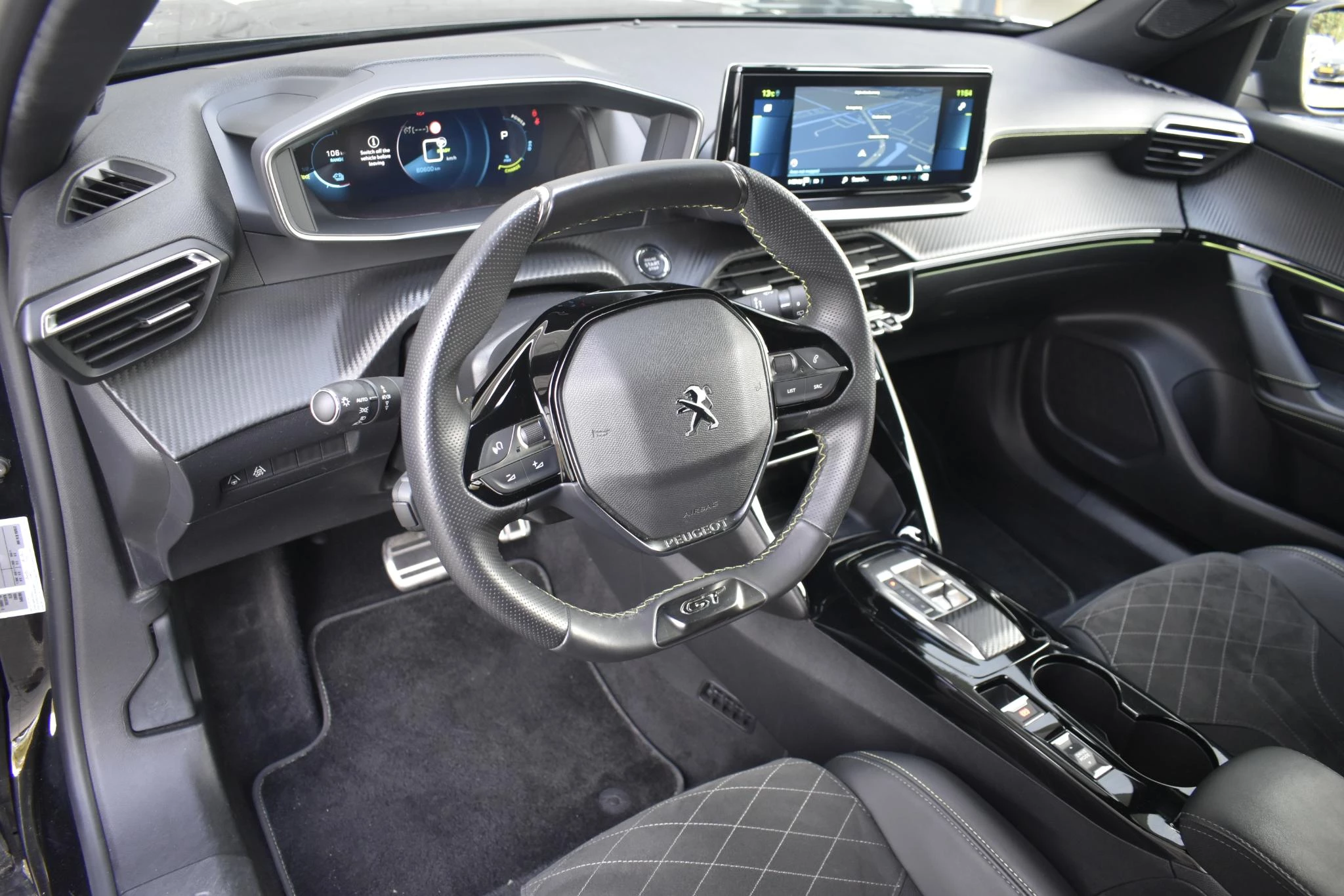 Hoofdafbeelding Peugeot e-2008