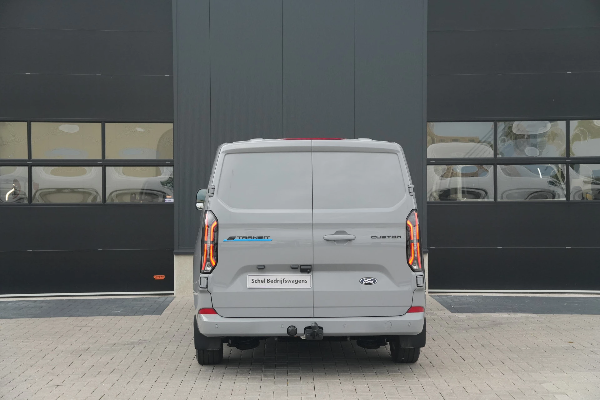 Hoofdafbeelding Ford E-Transit Custom