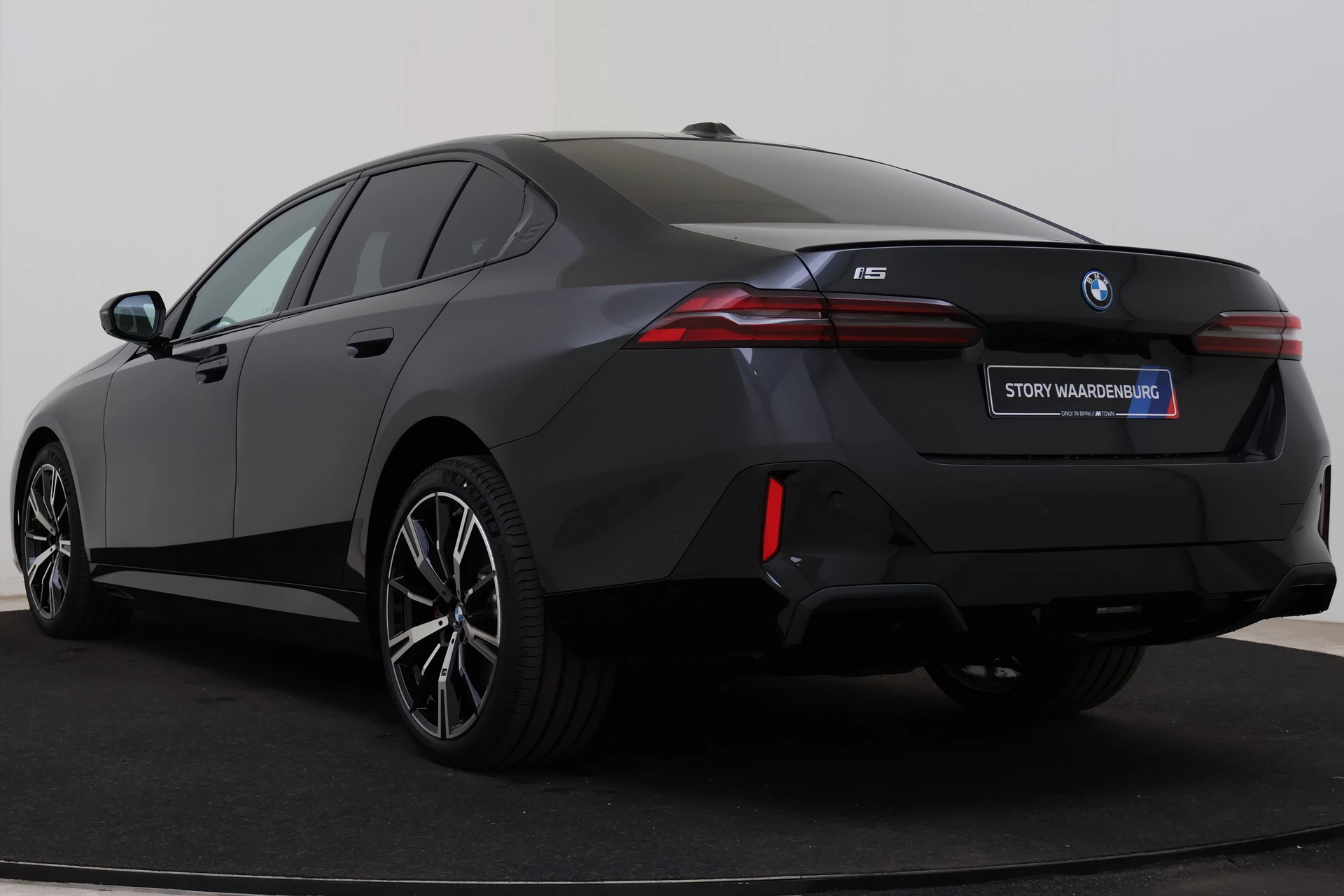 Hoofdafbeelding BMW i5