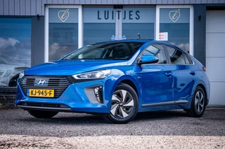 Hoofdafbeelding Hyundai IONIQ Hyundai IONIQ 1.6 GDi First Edition I Schuifdak I Carplay I Leder I Trekhaak I Stoelmemo I NL-auto I Dealer-onderhouden I NAP