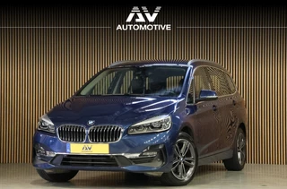 BMW 2 Serie Gran Tourer 218i Luxury Line | 7-Zitter | HUD | Lederen bekleding | Stoel- en stuurverwarming | Navigatie | Camera | Adaptieve LED-koplamp | Sportstoelen | Alarm Klasse 3 | Elek. achterklep | DAB | Dealer onderhouden | NAP Logisch