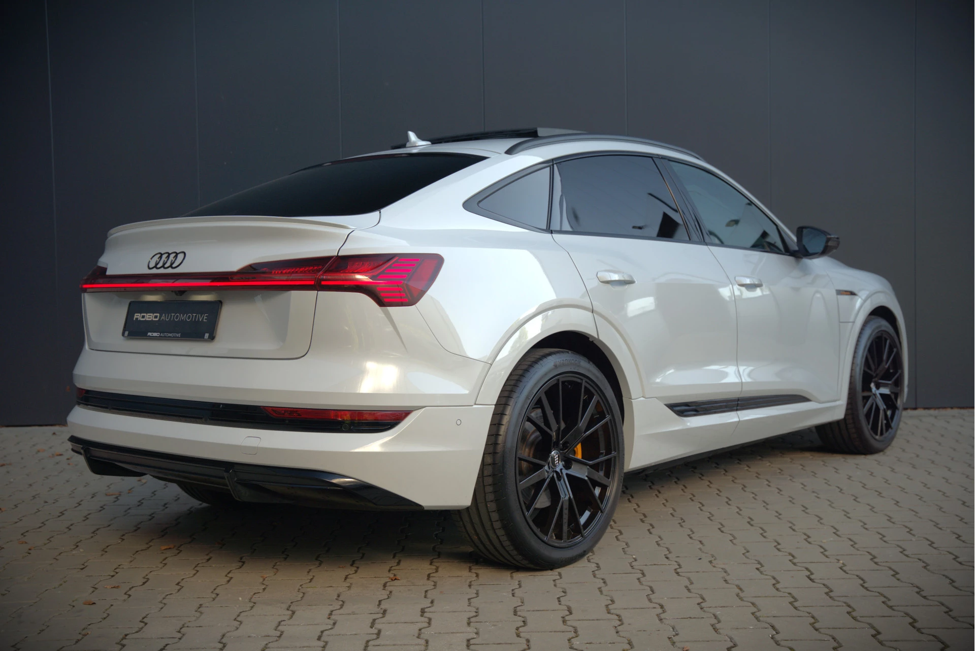 Hoofdafbeelding Audi e-tron